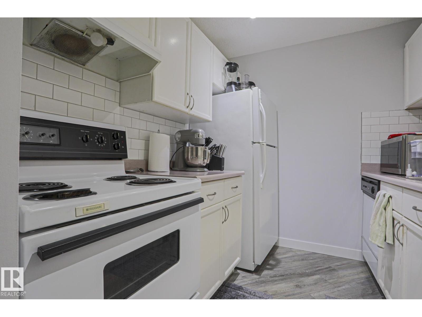 #233 2520 50 ST NW