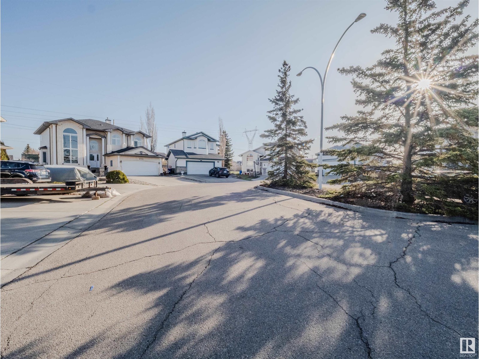 8720 163 AV NW