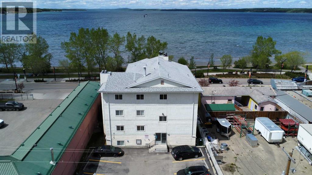 4, 4415 Lakeshore Drive