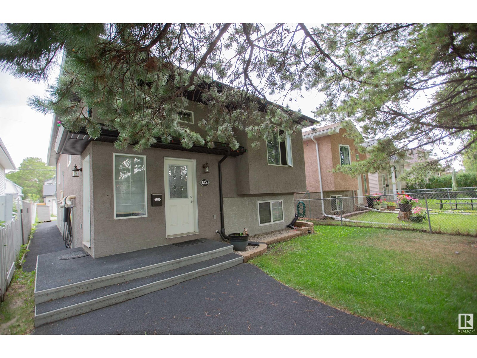 12026 91 ST NW
