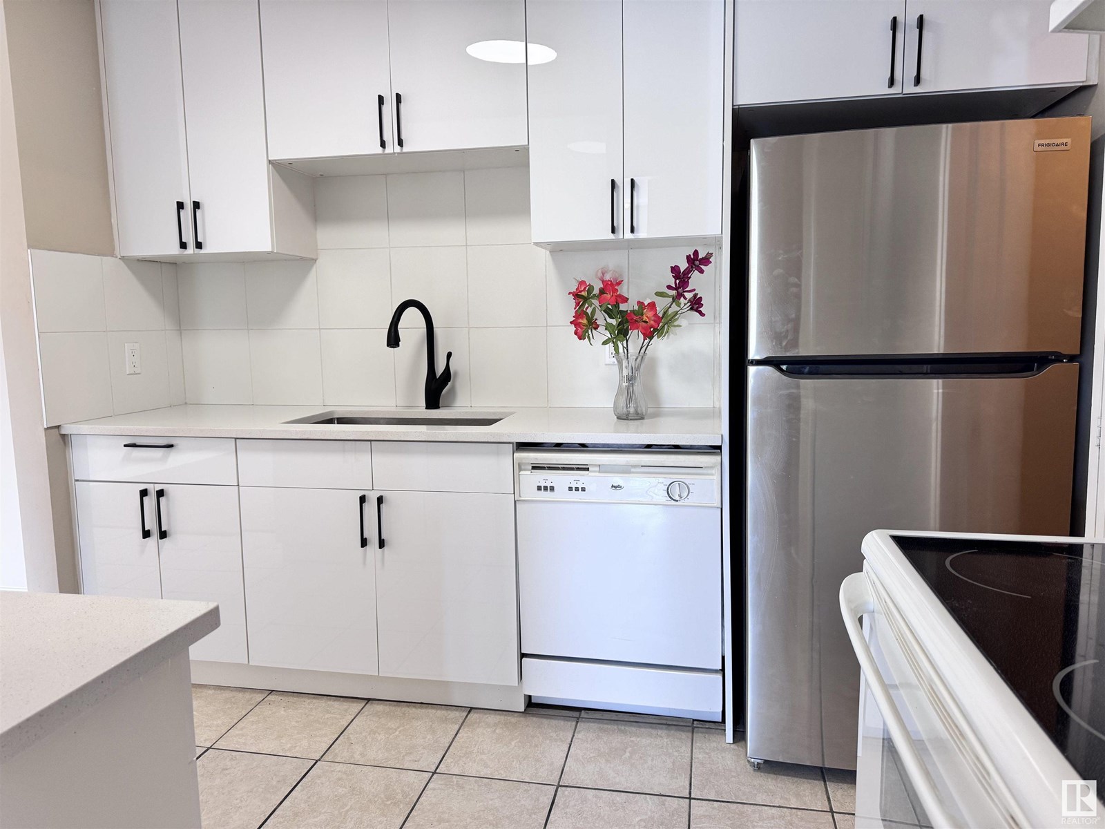 #6 2204 118 ST NW