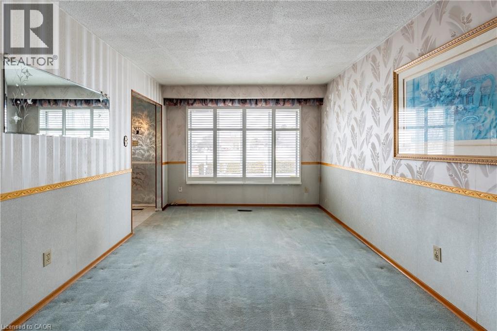 93 NICKOLAS Crescent