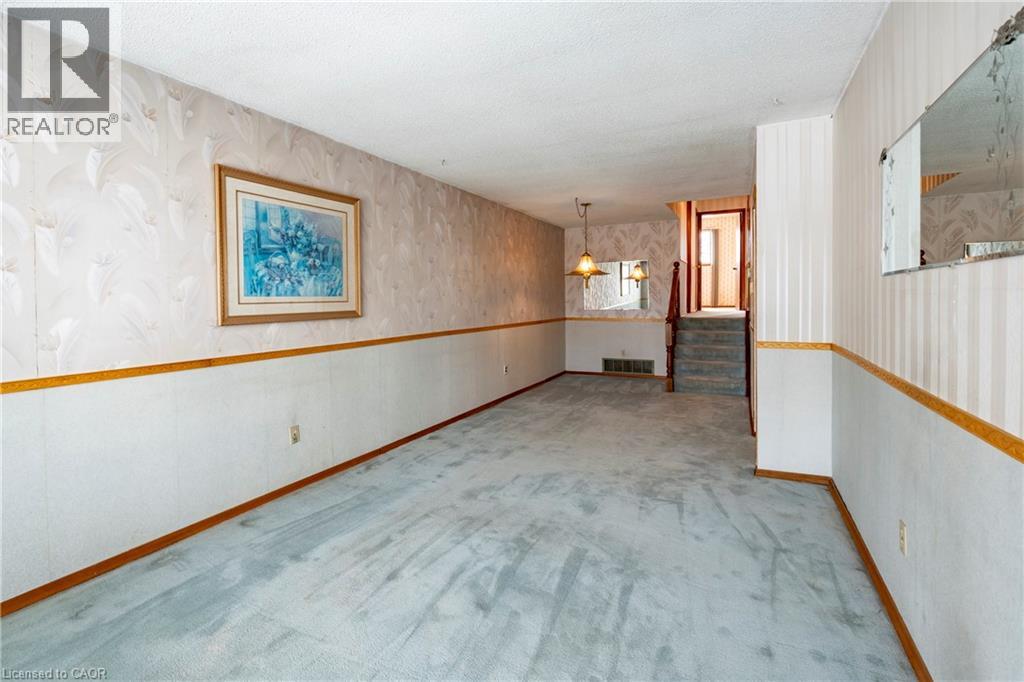 93 NICKOLAS Crescent