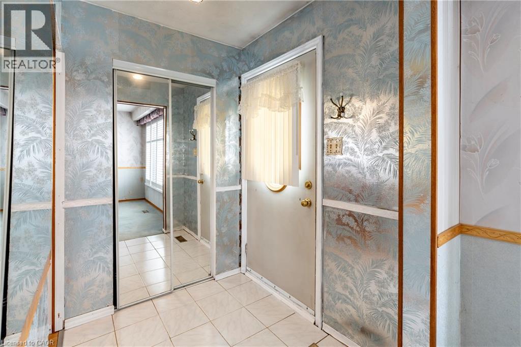 93 NICKOLAS Crescent