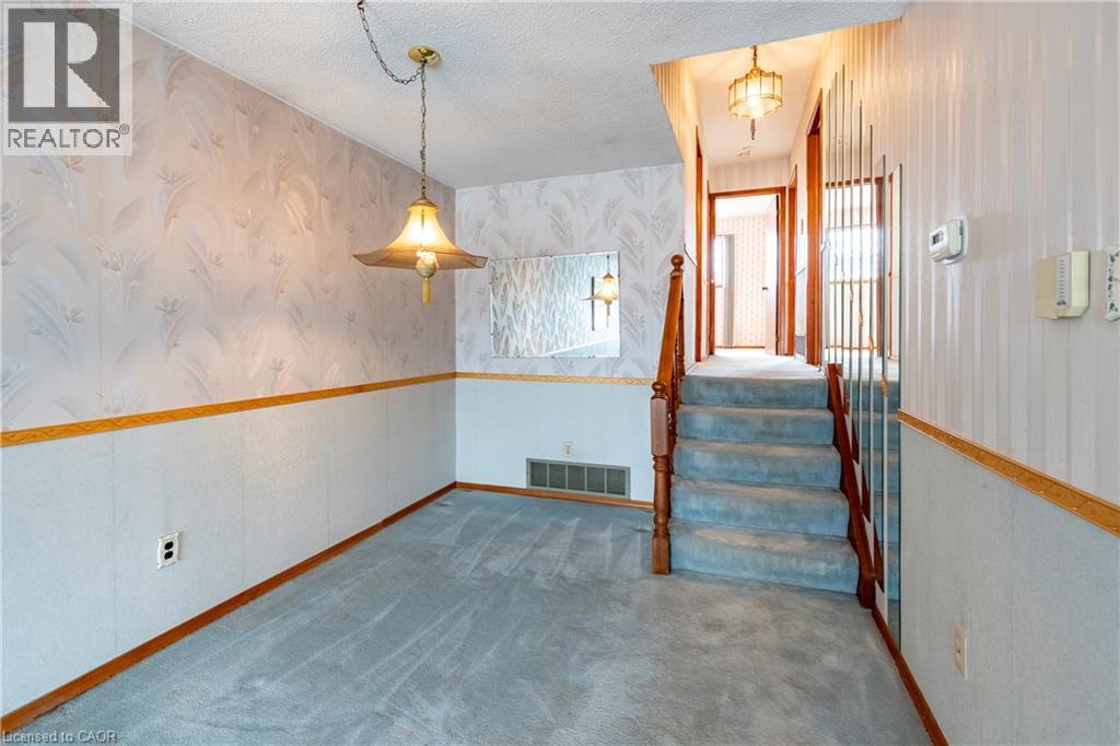 93 NICKOLAS Crescent