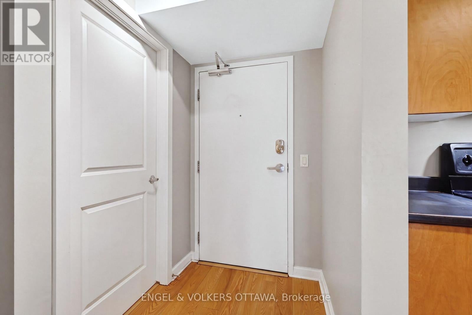604 - 138 SOMERSET STREET W