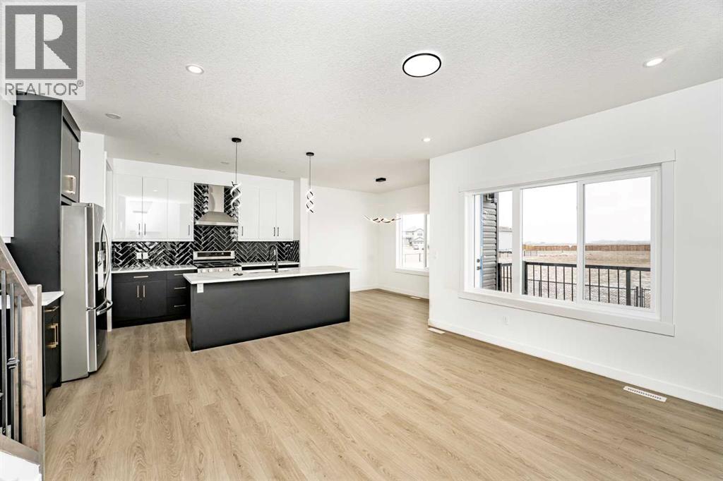 182 Lakewood Crescent