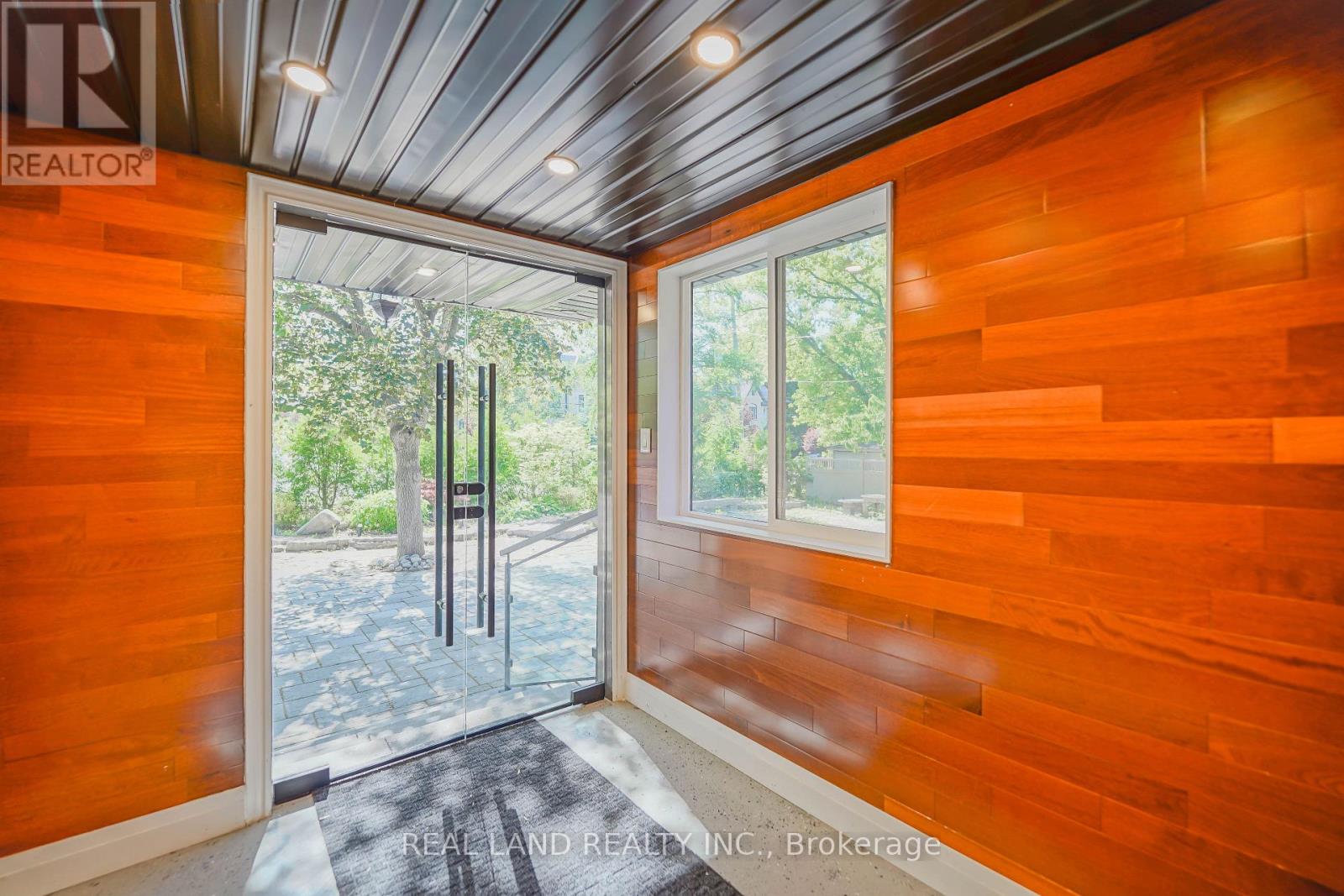 9 OAKCREST AVENUE