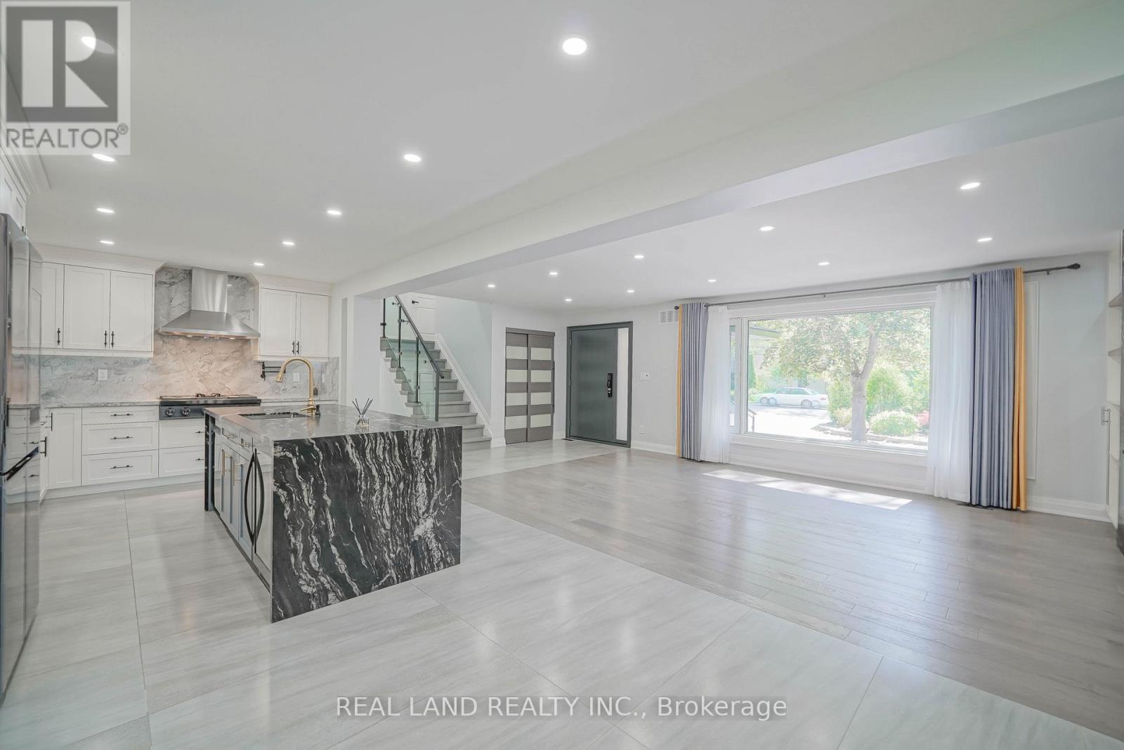 9 OAKCREST AVENUE