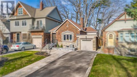 87 FALLINGBROOK Road Toronto ON M1N2T7