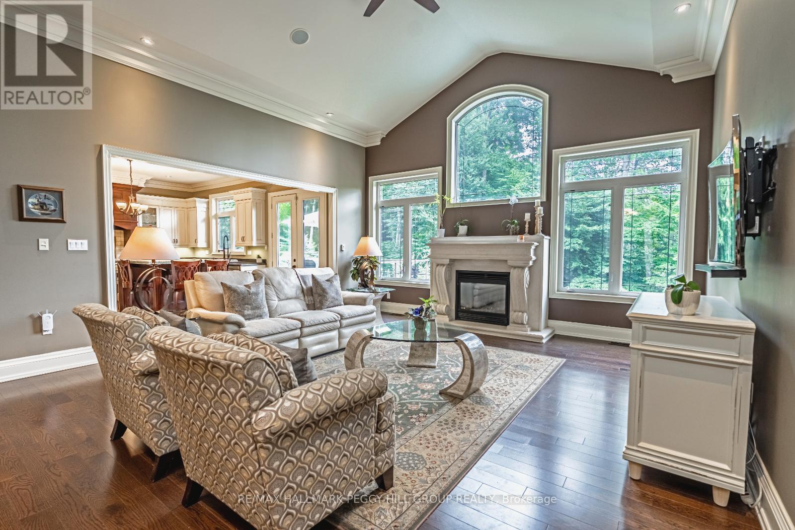 32 GALLAGHER CRESCENT