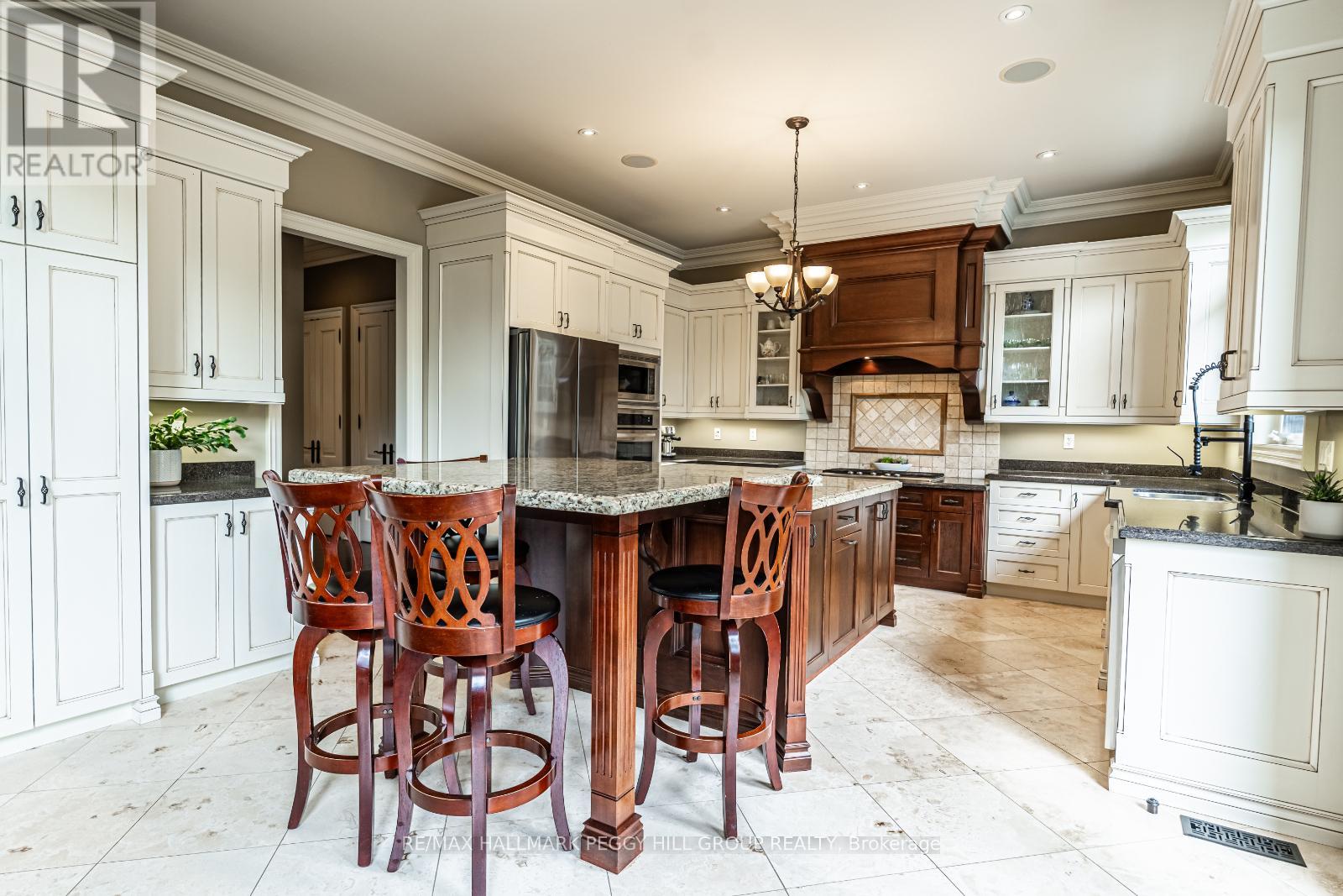 32 GALLAGHER CRESCENT