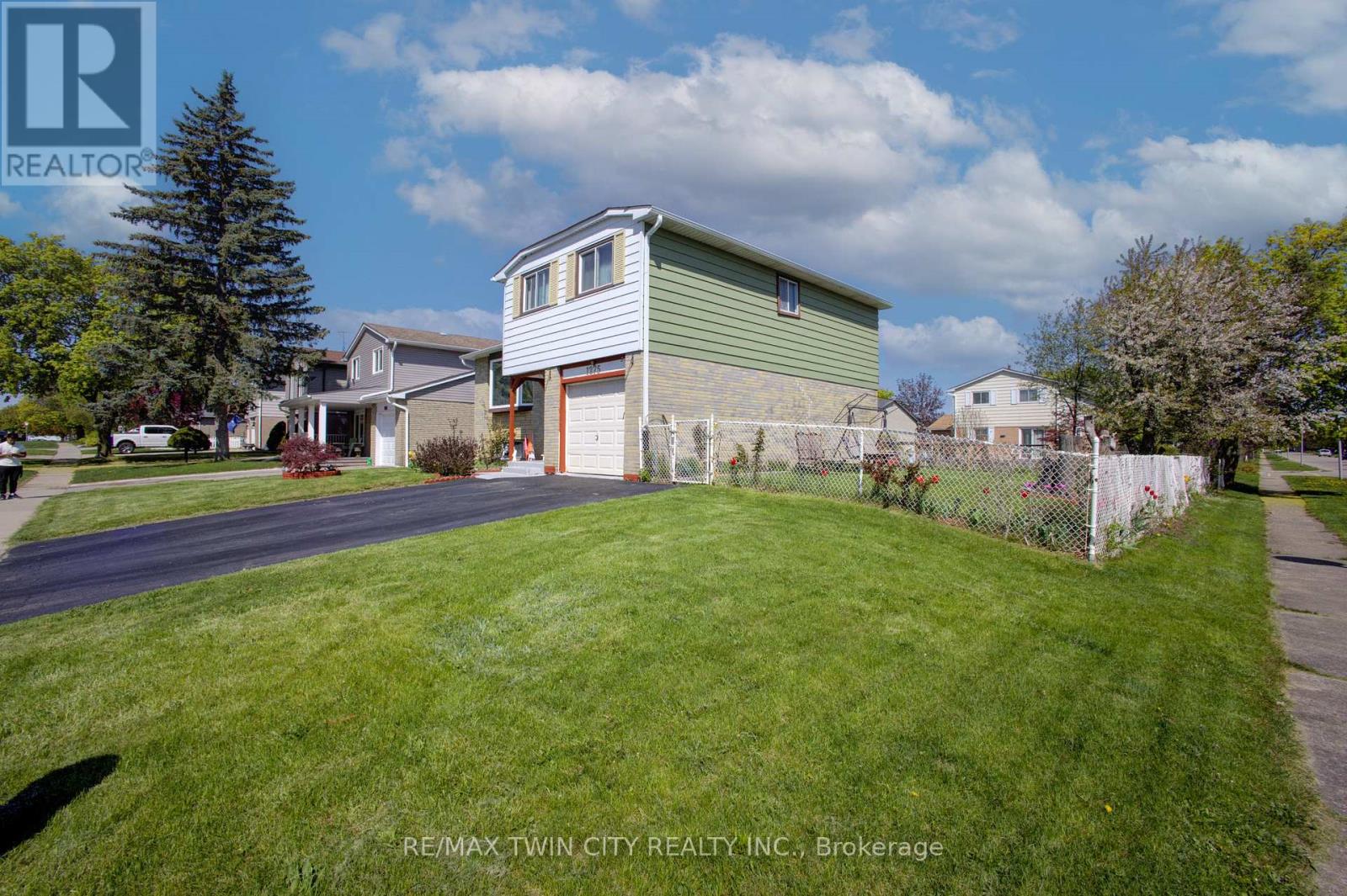 1275 DUNBAR ROAD