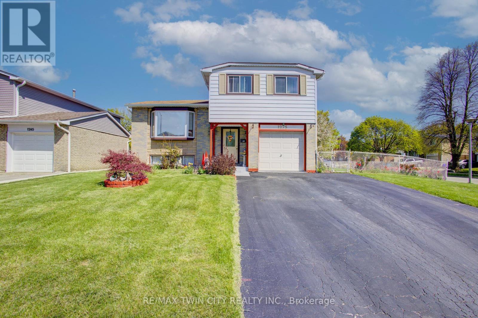 1275 DUNBAR ROAD