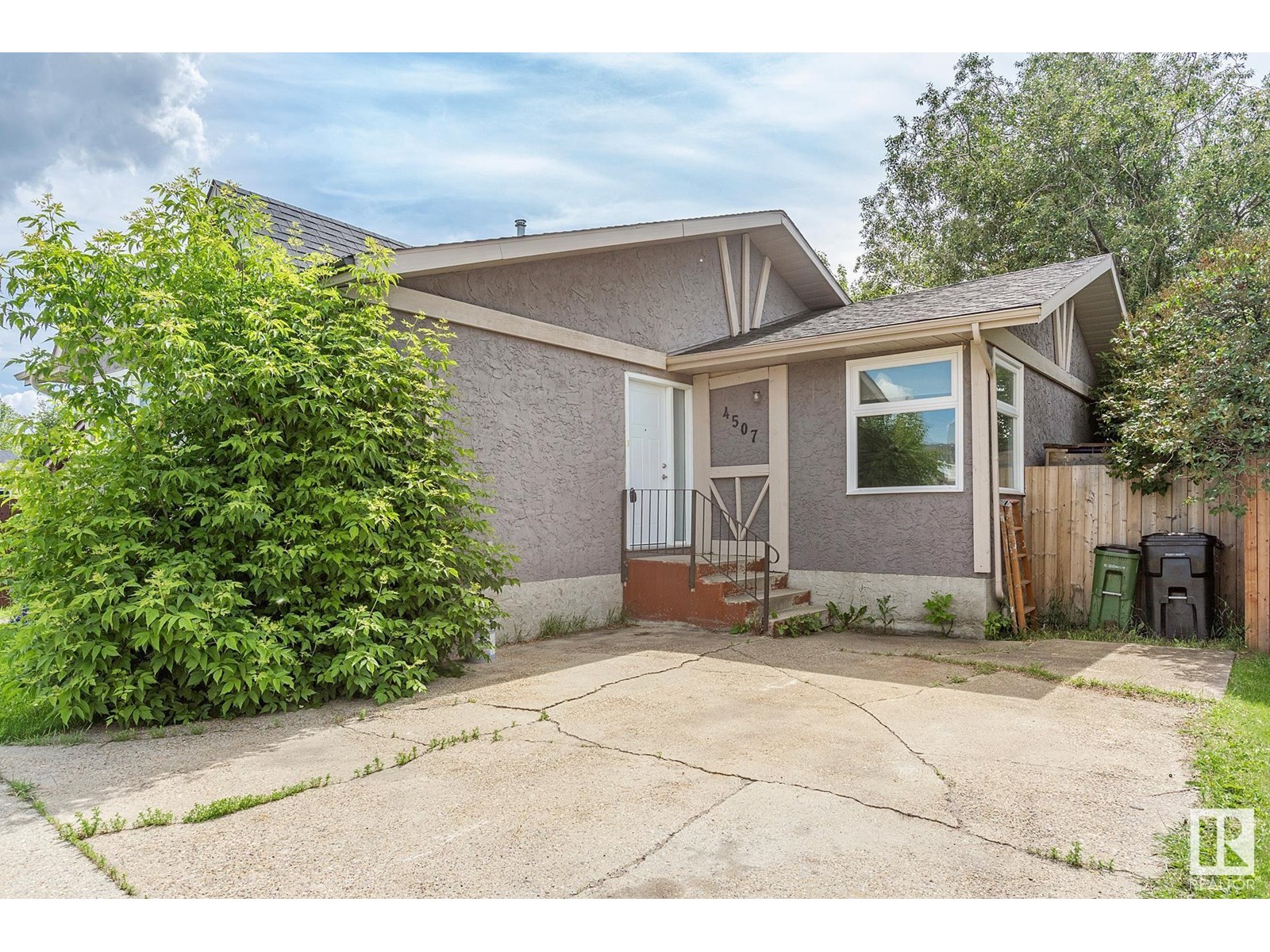 4507 19 AV NW