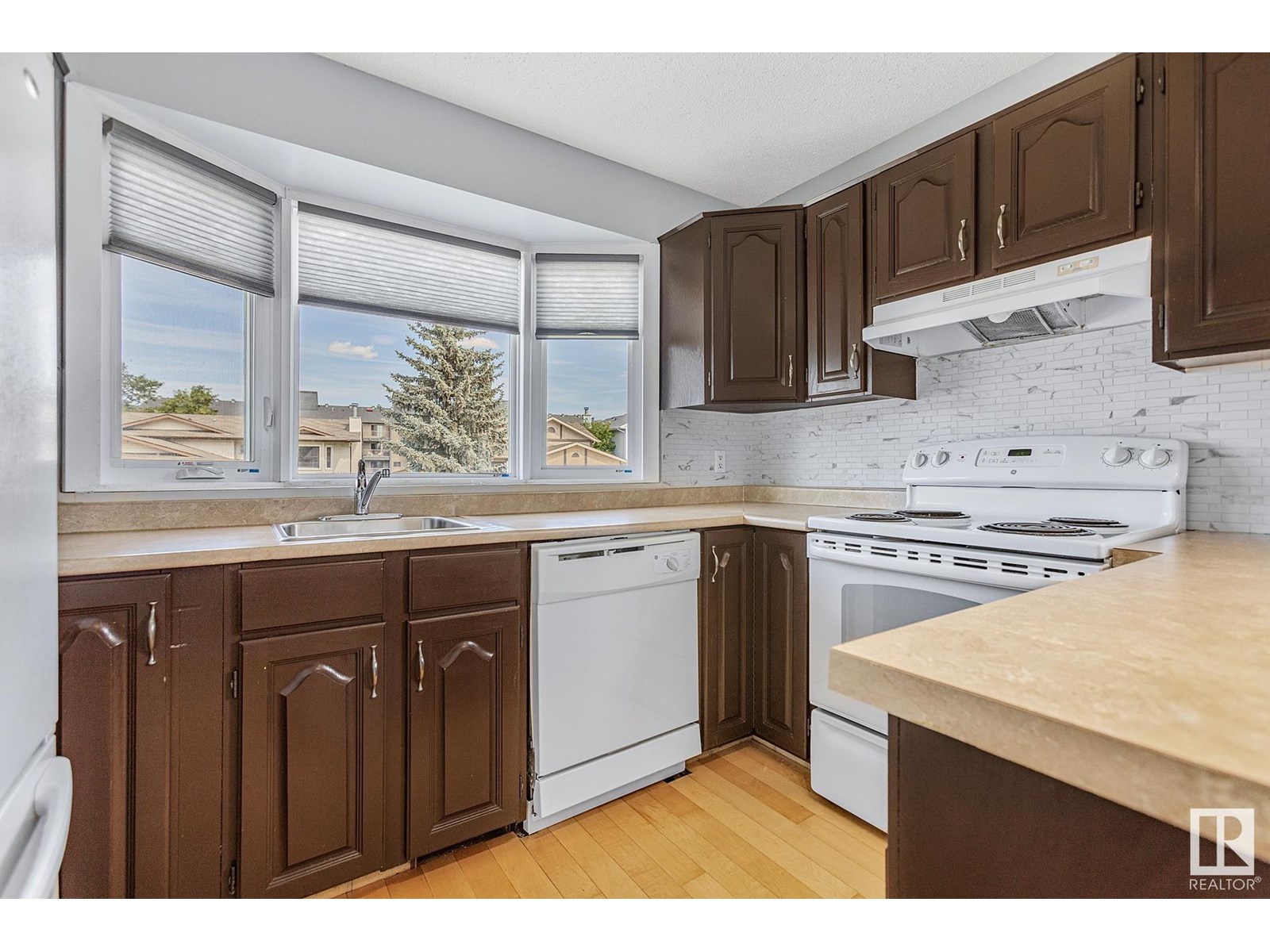 4507 19 AV NW