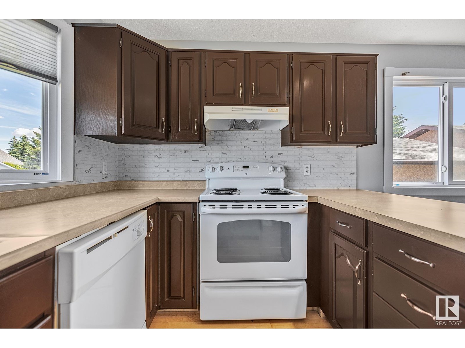 4507 19 AV NW