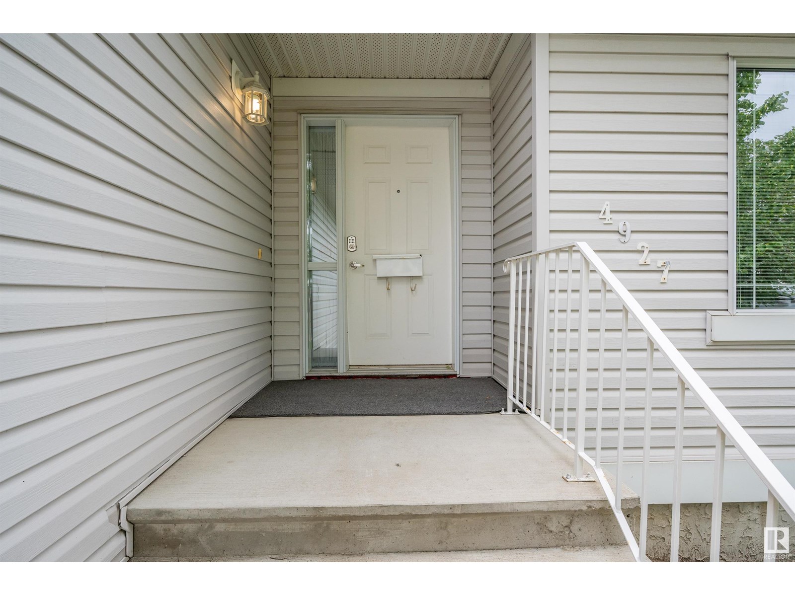 4927 152 AV NW