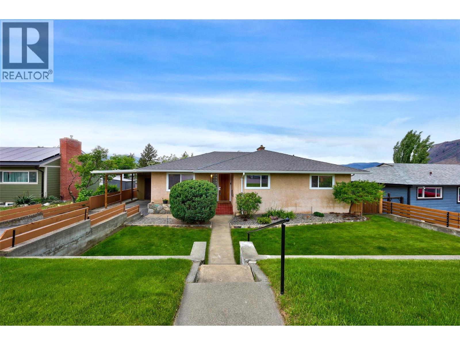 1448 Pine Crescent