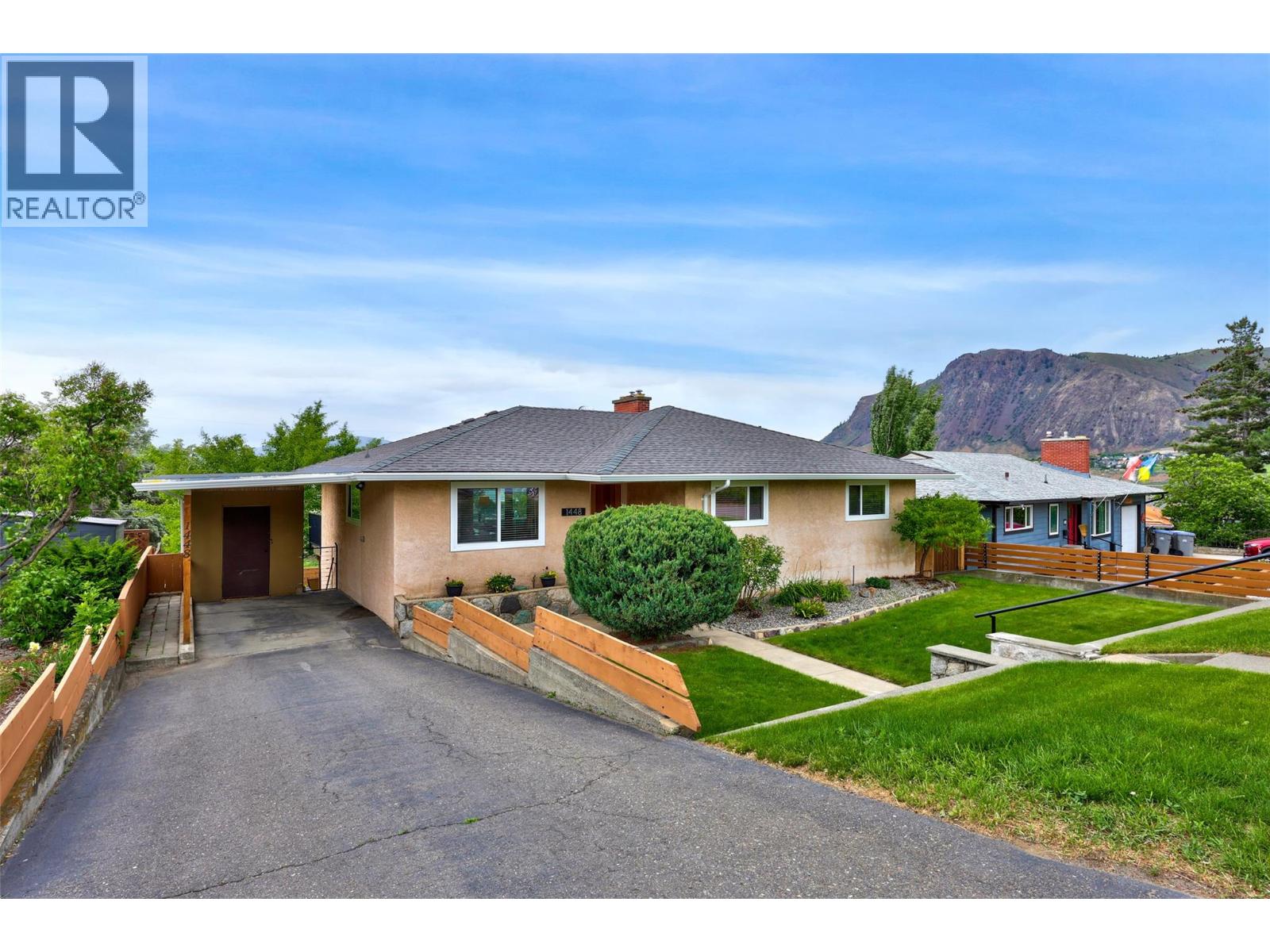 1448 Pine Crescent