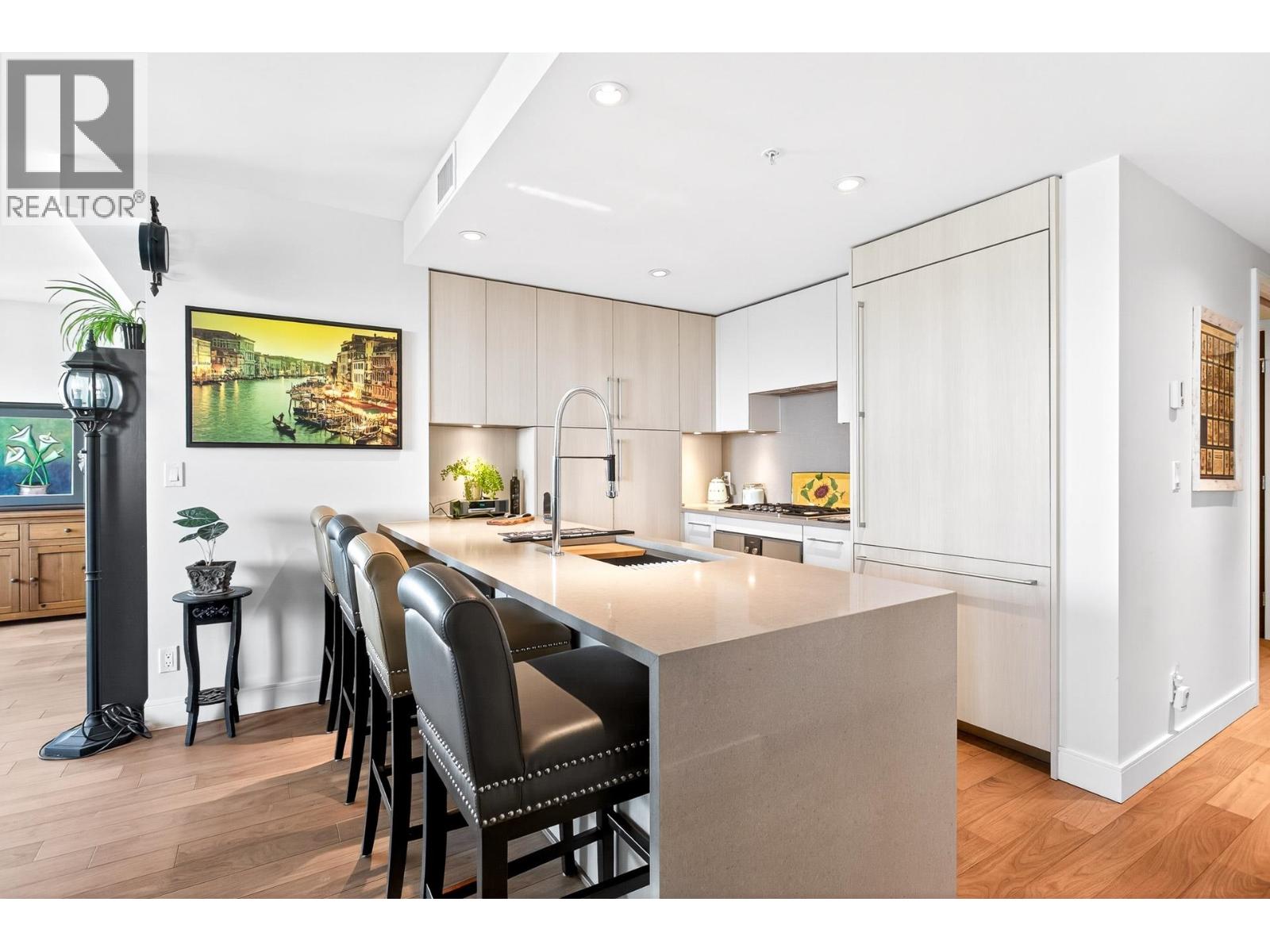 903 210 SALTER STREET