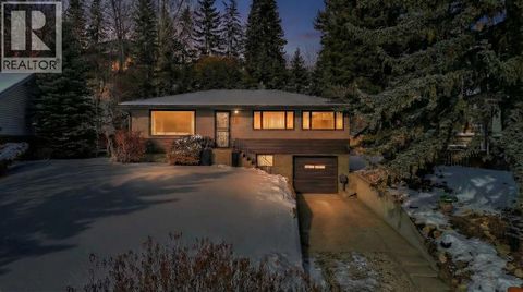 13 Hawthorne Crescent NW Calgary AB T2N3V4