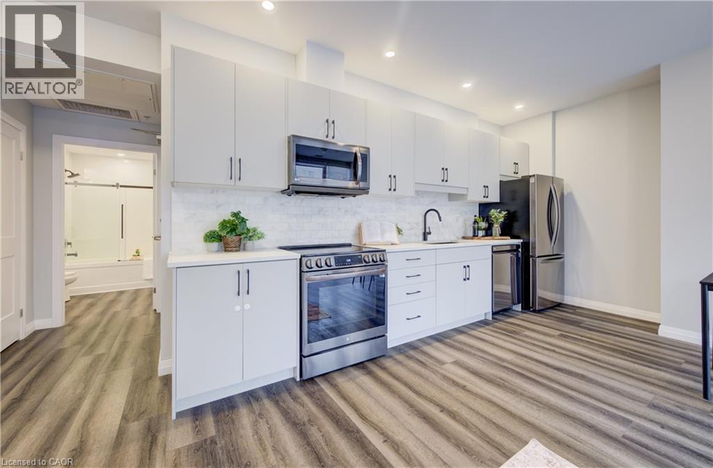60 CHARLES Street W Unit# 201