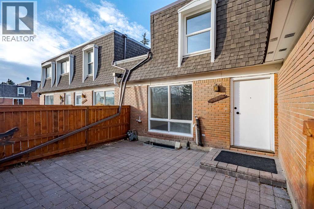 110, 330 Canterbury Drive SW