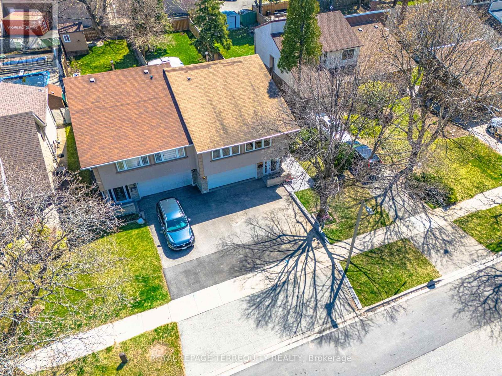 2476 MAINROYAL STREET