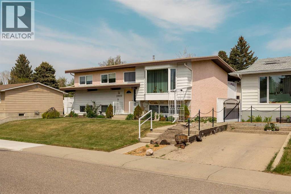 2009 17 Street N