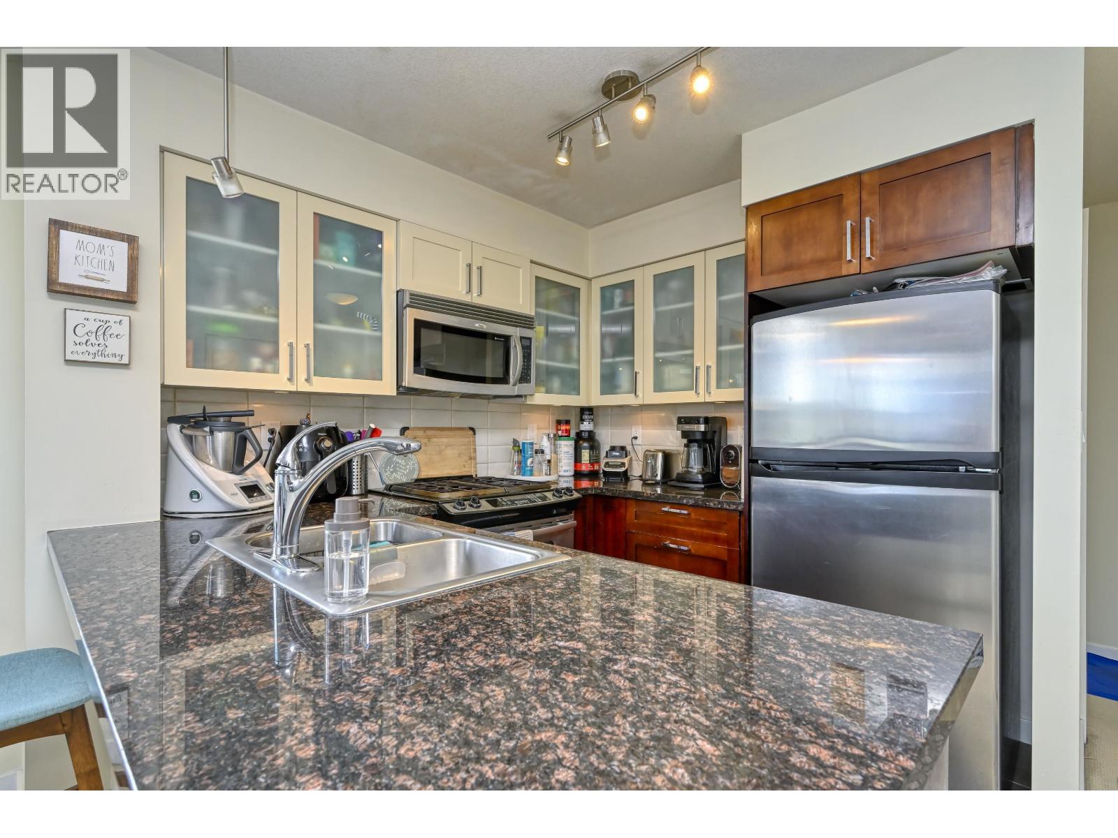 1307 1 RENAISSANCE SQUARE