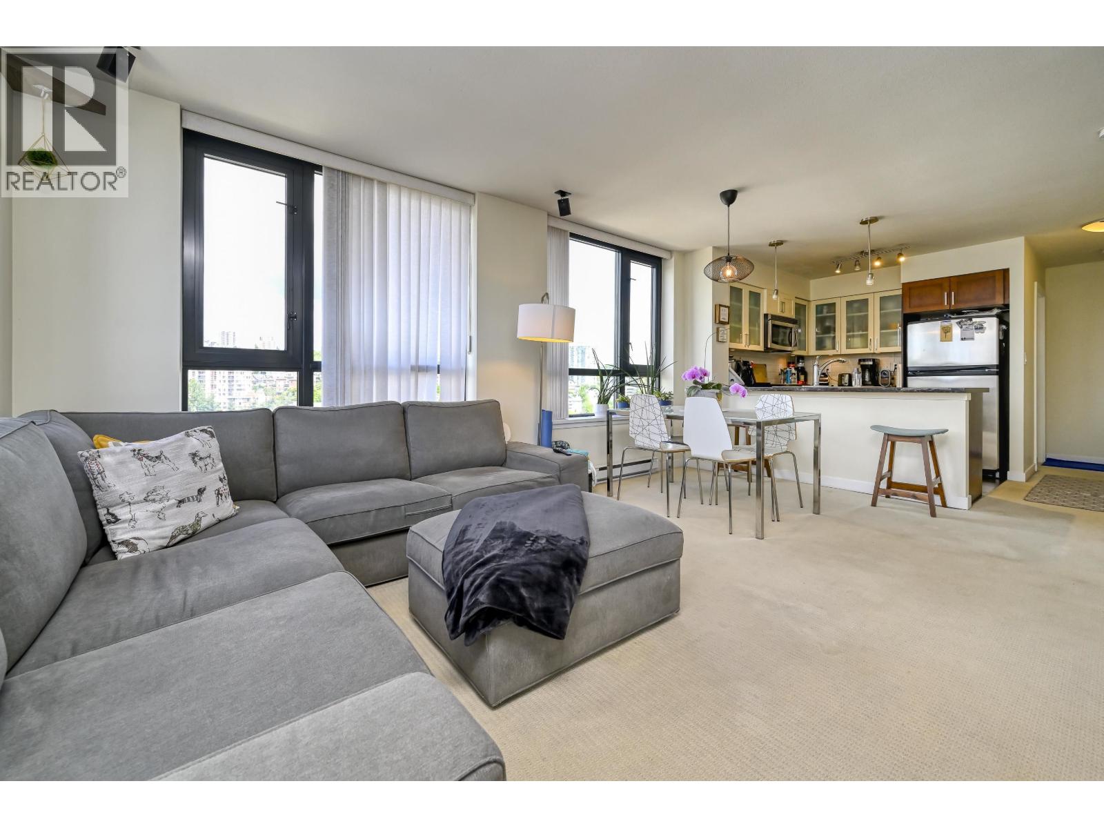 1307 1 RENAISSANCE SQUARE