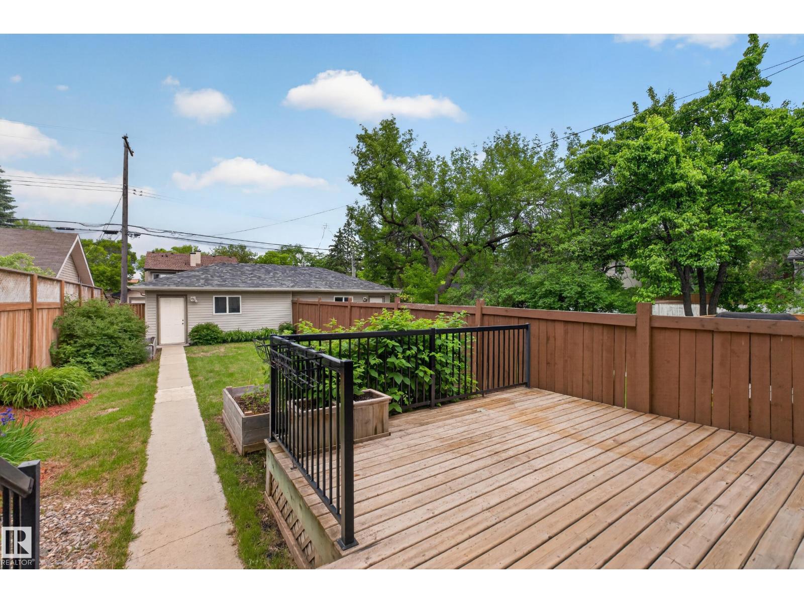7027 106 ST NW