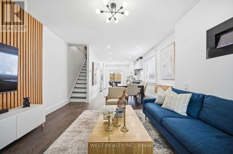 902 WOODBINE AVENUE Toronto (Woodbine Corridor) ON M4C4B5