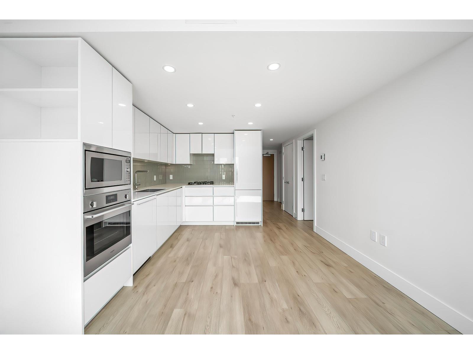605 10428 WHALLEY BOULEVARD