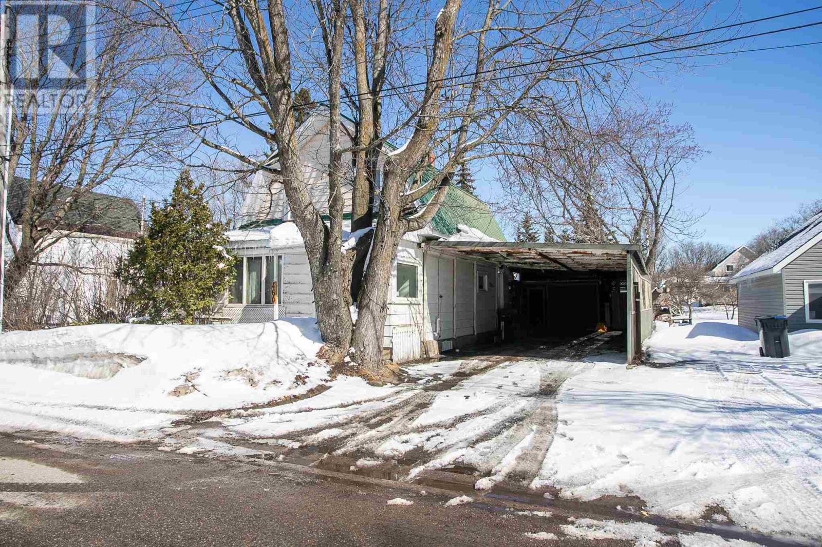 Homes for Sale Sault Ste. Marie 460 Parliament ST