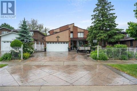 2545 POLLARD Drive Mississauga ON L5C3G9
