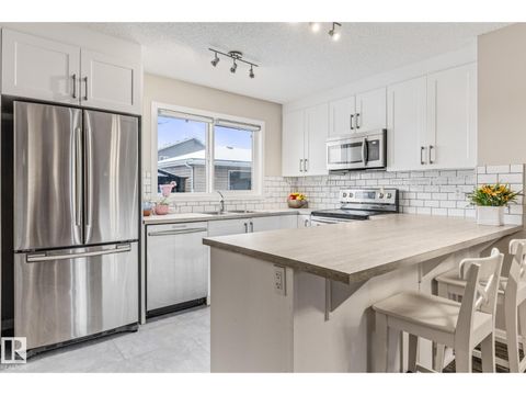 384 CHARLESWORTH DR SW Edmonton AB T6X2G5