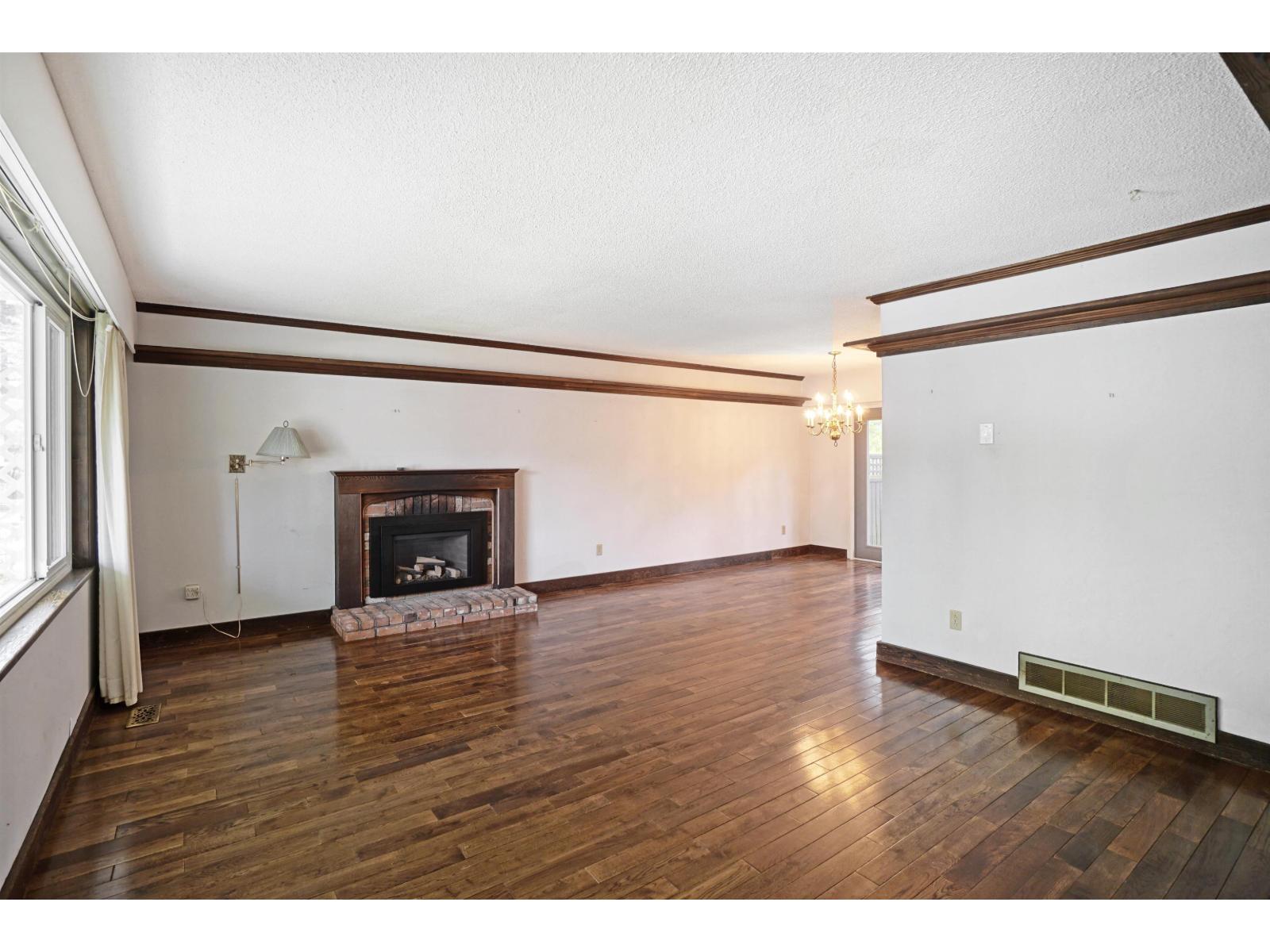 1523 PARKER PLACE