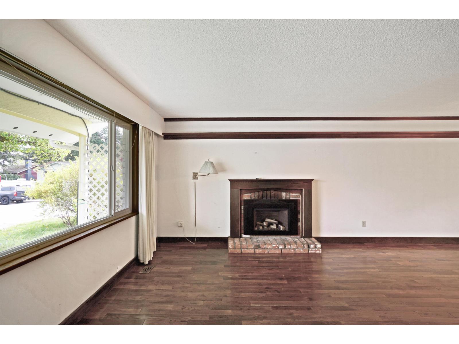 1523 PARKER PLACE