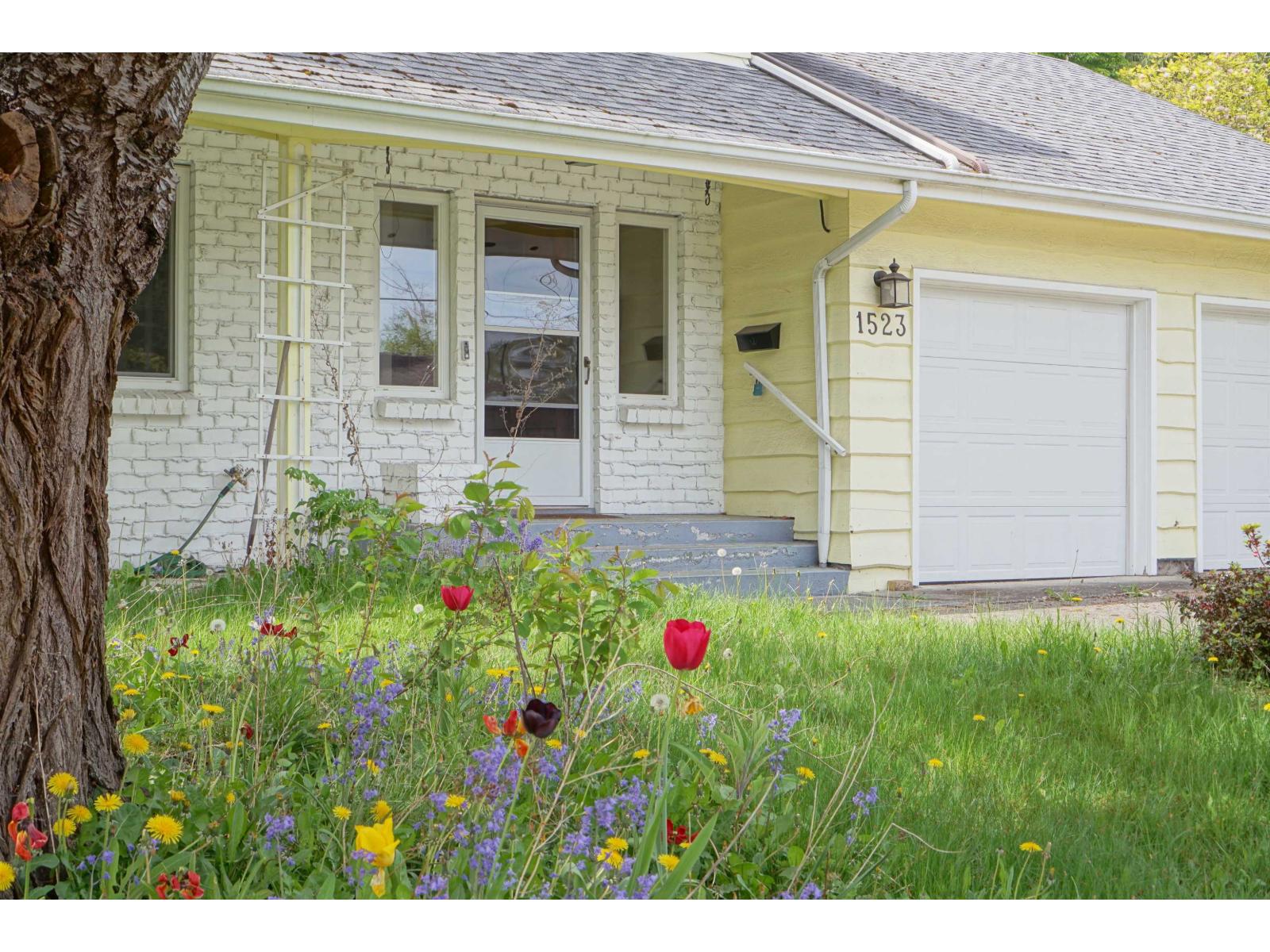 1523 PARKER PLACE