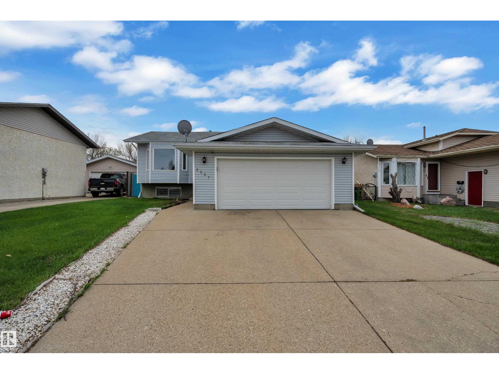 3227 145 AV NW