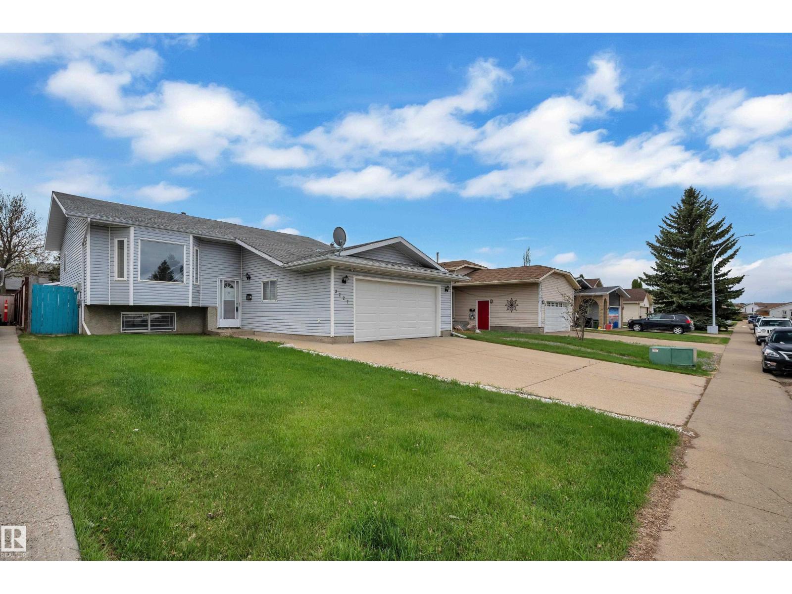 3227 145 AV NW
