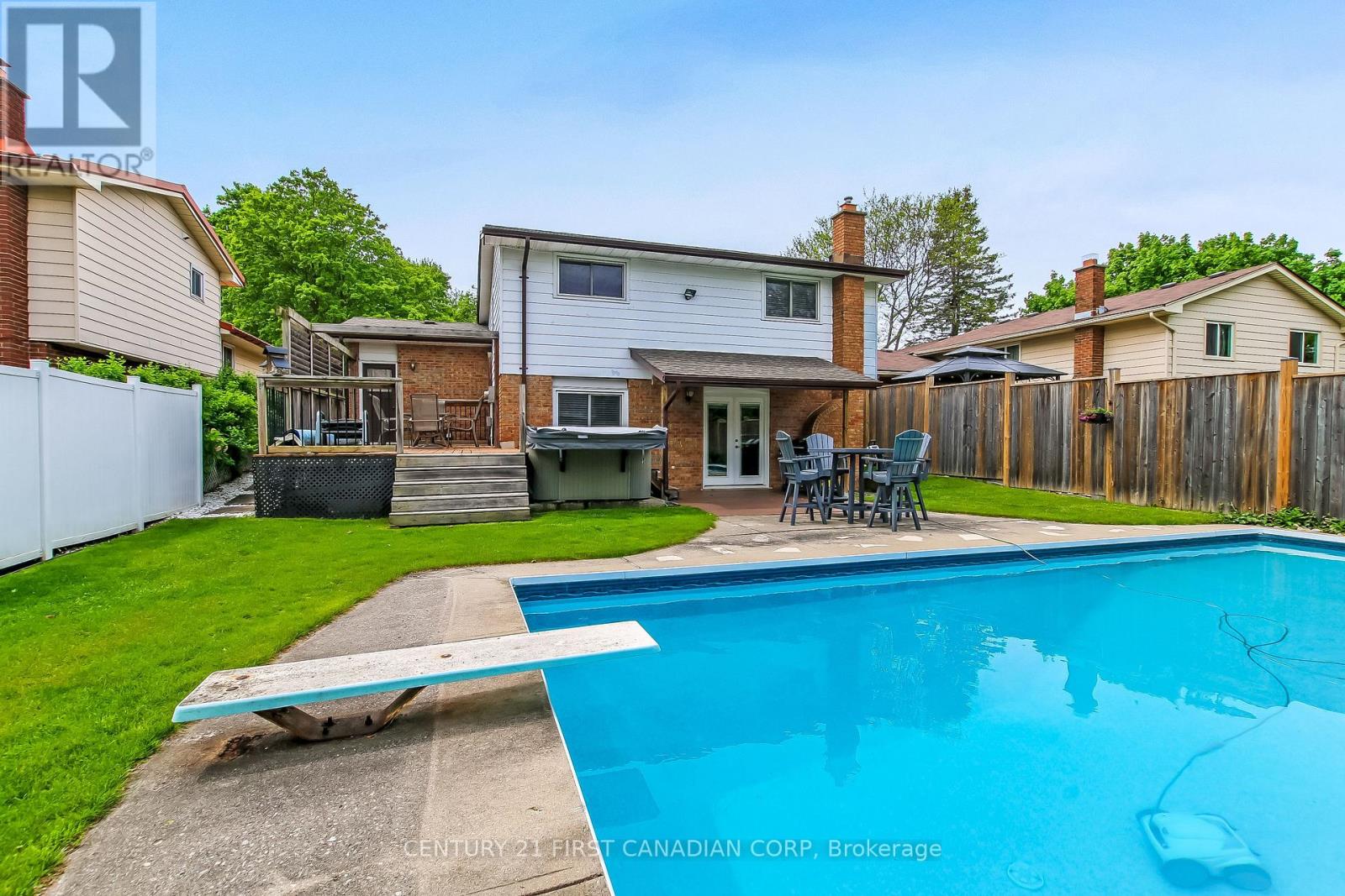 74 WINDING WAY CRESCENT