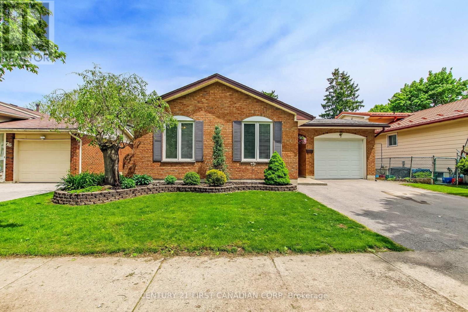 74 WINDING WAY CRESCENT