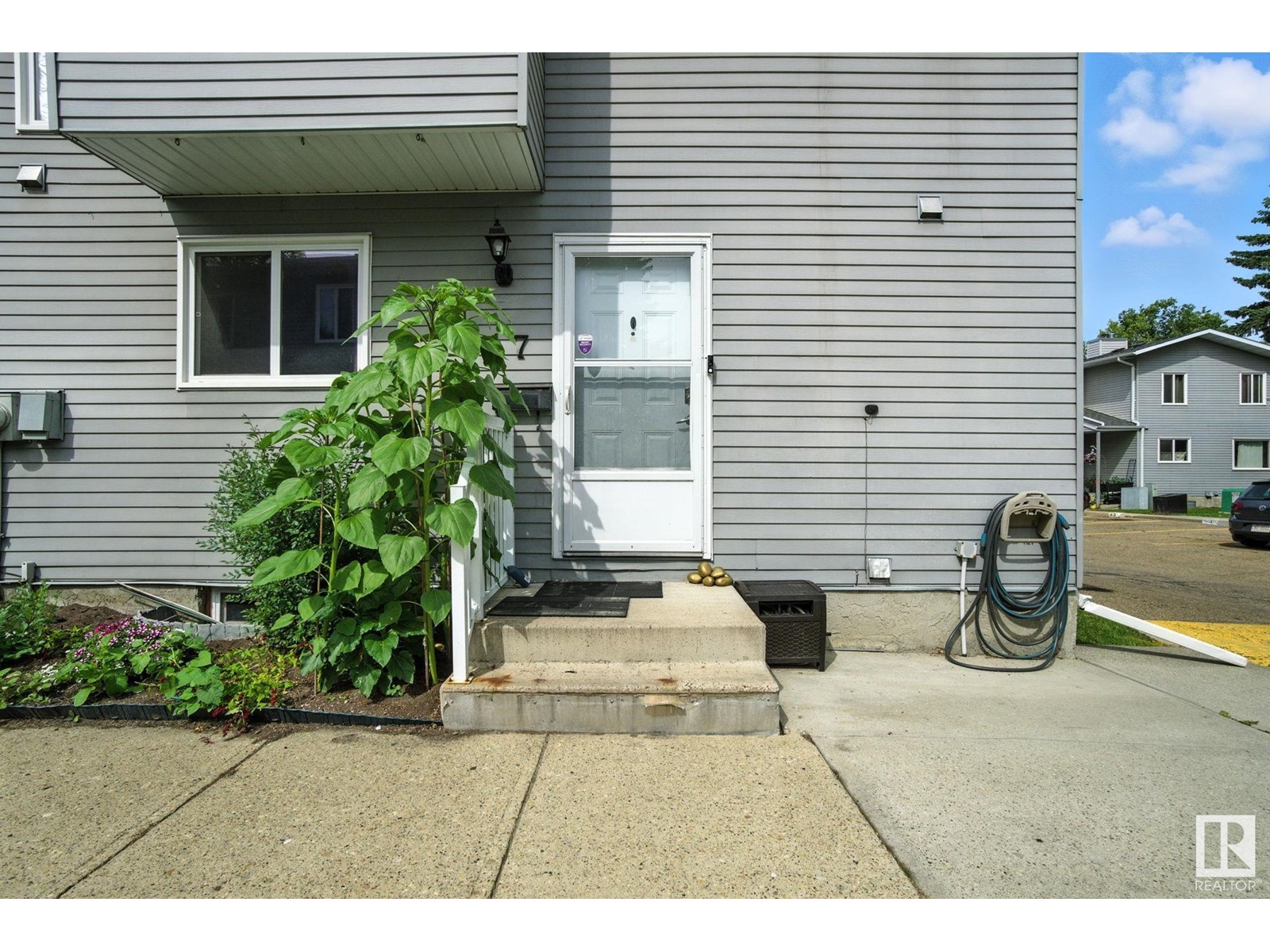 #7 1415 62 ST NW