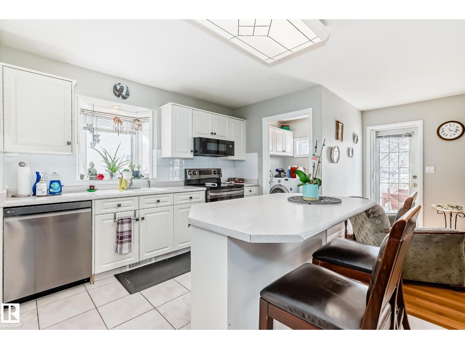 168 KULAWY DR N NW