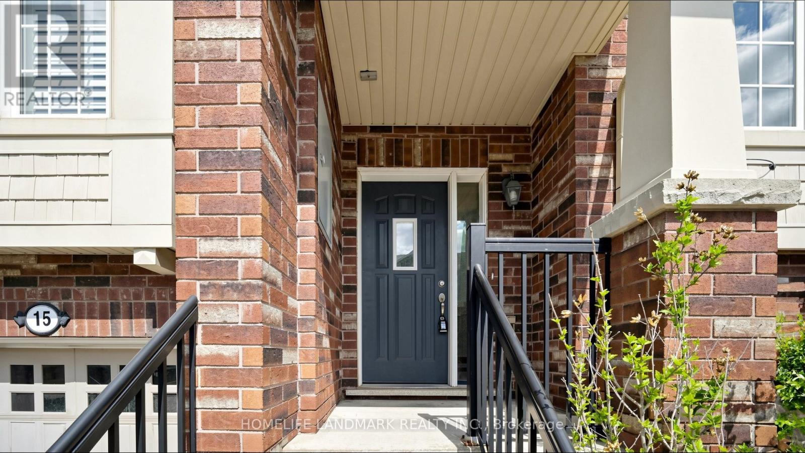 17 HEPWORTH CRESCENT