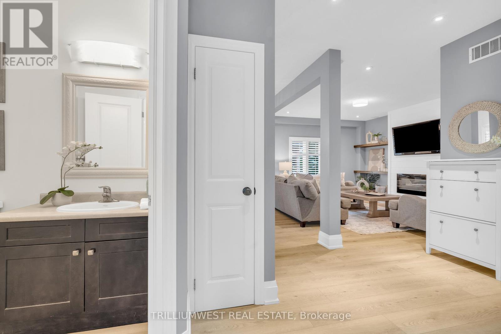293 WATERVALE CRESCENT
