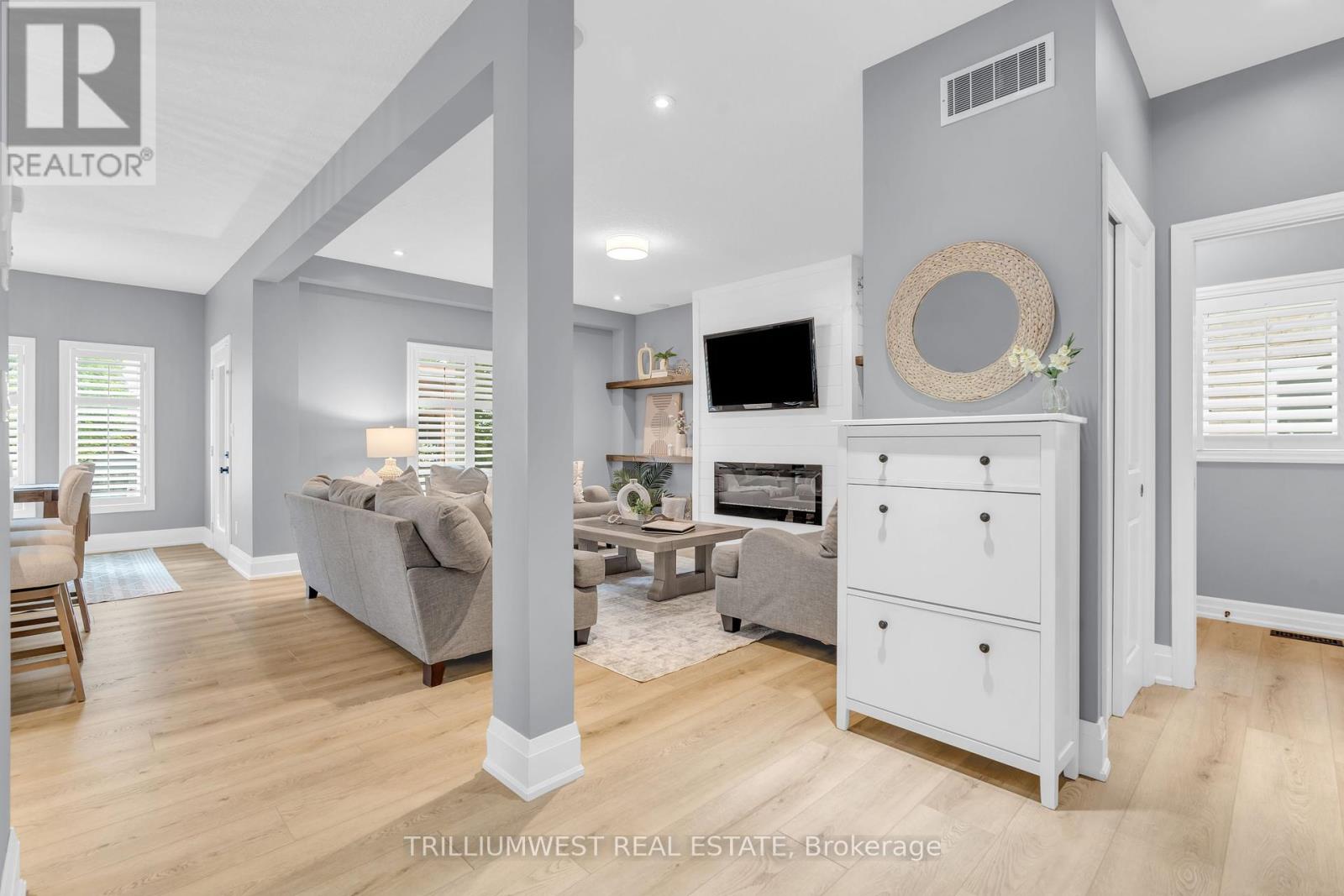 293 WATERVALE CRESCENT